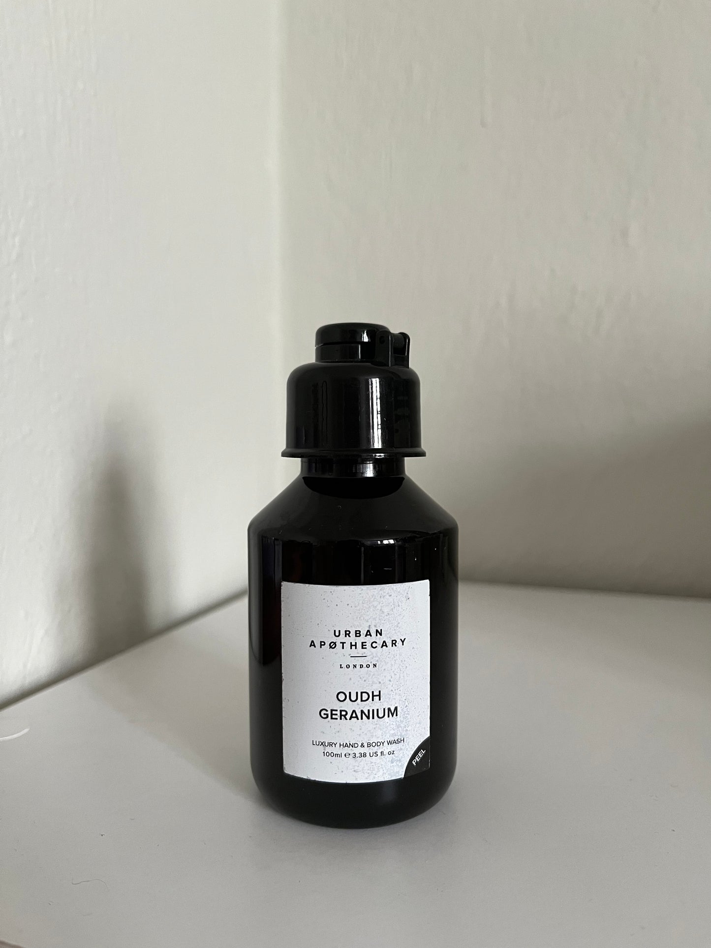APOTEKAR URBAN Oudh Geranium larës për duar dhe trup 100 ml