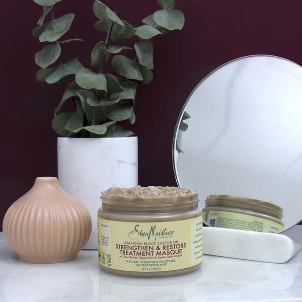 SHEA MOISTURE Maskë Trajtimi për Forcimin dhe Rivendosjen e vajit të kastorit të zi Jamaican 355 ml 