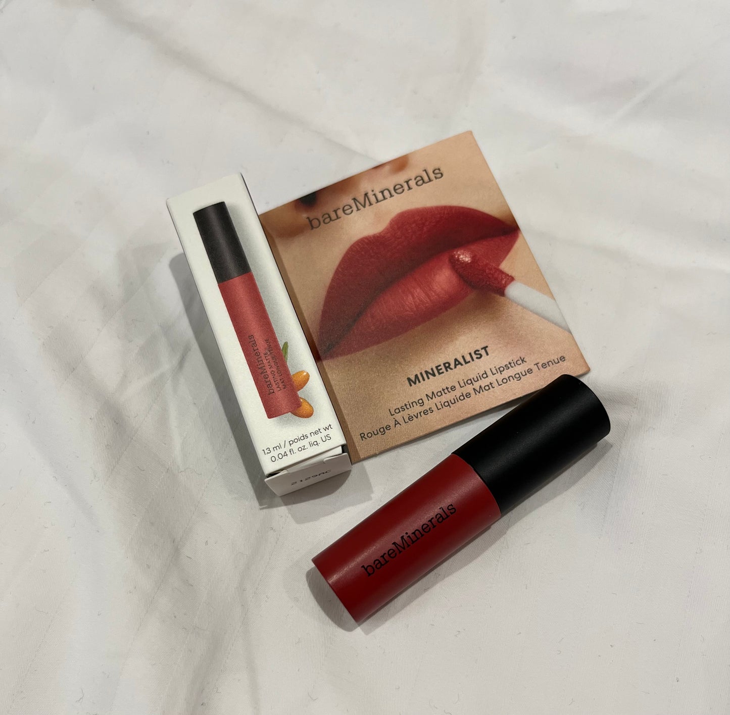 Buzëkuq BARE MINERALS Mineralist® Lasting Matte Liquid Lipstick - Nuanca Spirited - Madhësia e udhëtimit 1.3ml 