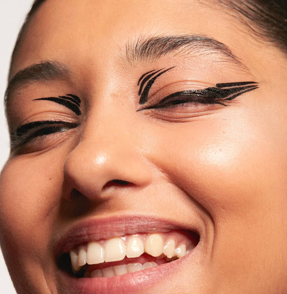 3INA The 24H Pen Eyeliner - Madhësia e plotë 1.2ML