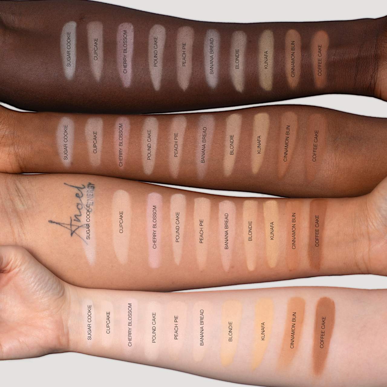 HUDA BEAUTY Easy Bake Loose Baking & Setting Powder